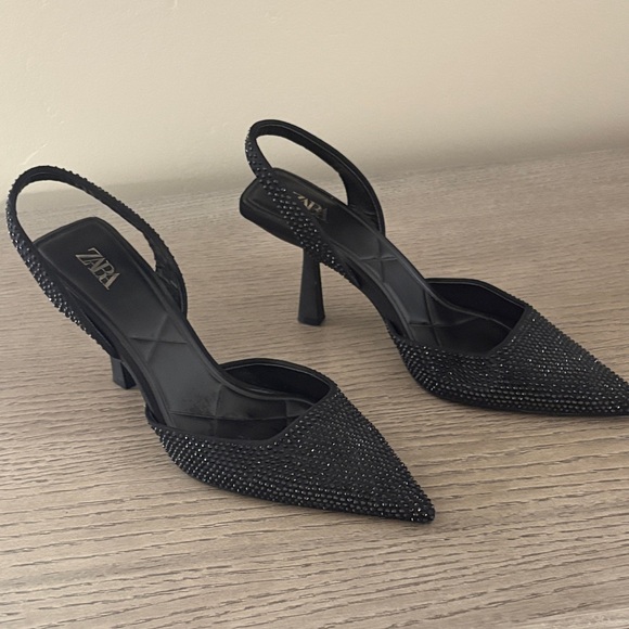 Zara Women's Glittering Black Pointed Heels - Picture 2 of 6